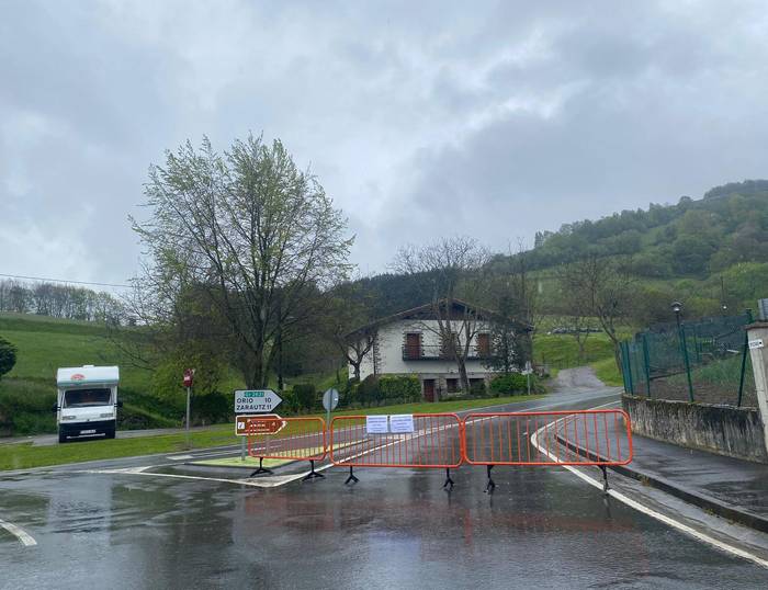 [EGUNERAKETA] Zabaldu dute bi autoren arteko istripua dela eta itxita egon den errepidea