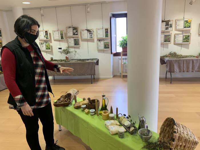 Gaur itxiko ditu ateak Aian ikusgai dagoen sendabelarren erakusketak