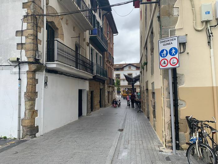Osasun larrialdia indarrean da berriz, eta Labik arratsaldean du bilera neurri berriak zehazteko