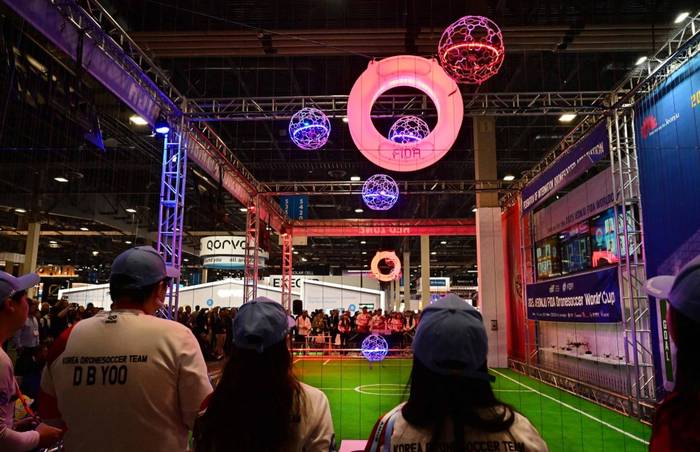 Drone soccer jokoan ibiltzeko aukera izango da asteazkenean Aian