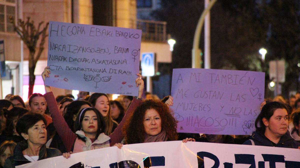 Herritarrek kalera eraman dituzte Martxoaren 8ko aldarriak