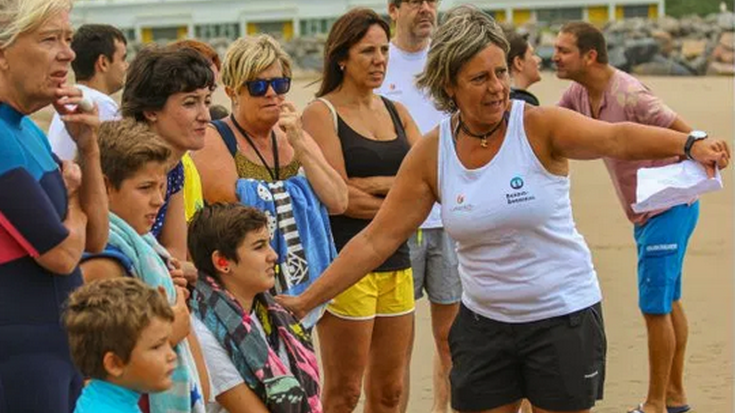 Urteroko surf-saioarekin hasi du denboraldia Berdin-Berdinak elkarteak