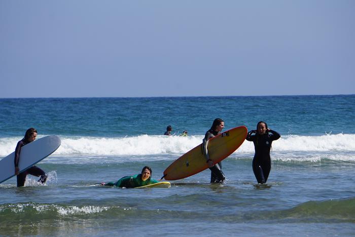 Emakumeen surf topaketa antolatu du Saregilek hilaren 25erako
