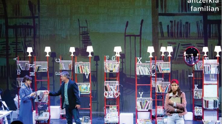 'Mundua pitzatuta dago baina hantxe gabiltza oinez' antzezlanerako sarrerak