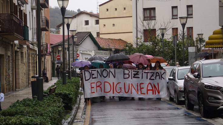 Euripean baina gogotsu herritar andanak egin du bat A30eko ekimenekin