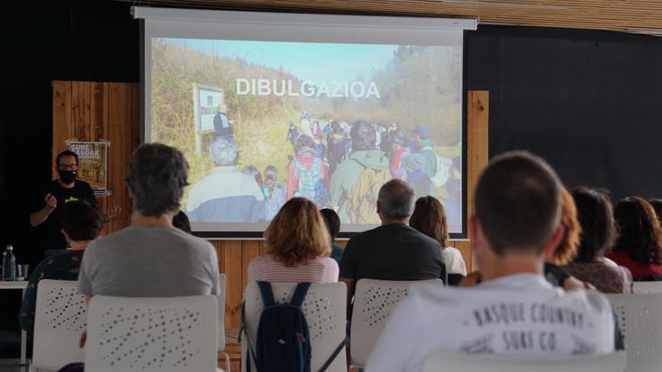 Bideoa: Lurgaiako kideek emandako hitzaldia ikusgai dago osorik