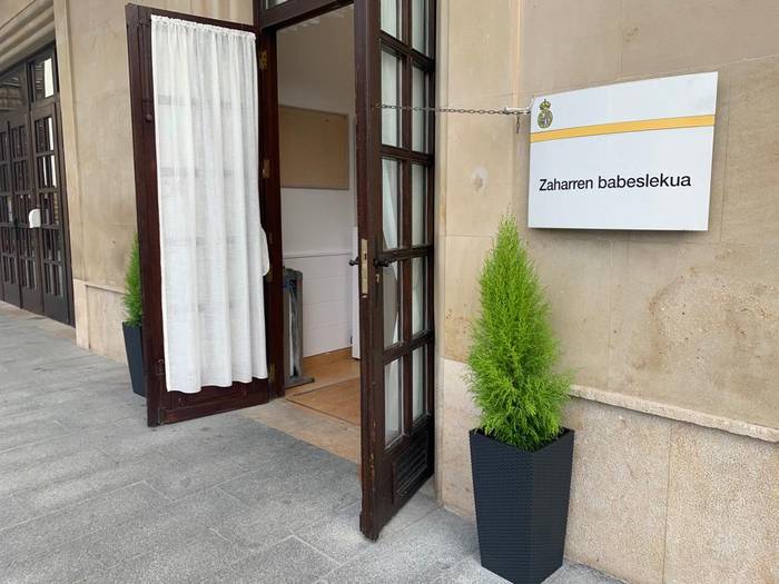 Zaharren Babeslekuko batzar orokorreko hamaiketakoa atzeratu egin dute