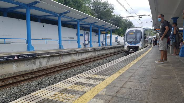 Zumaia eta Donostia arteko tren zerbitzua zabaldu dutela iragarri du Euskotrenek