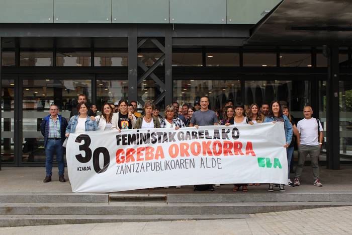 ELAren eskualdeko ordezkariek bat egin dute azaroaren 30eko greba feministarekin