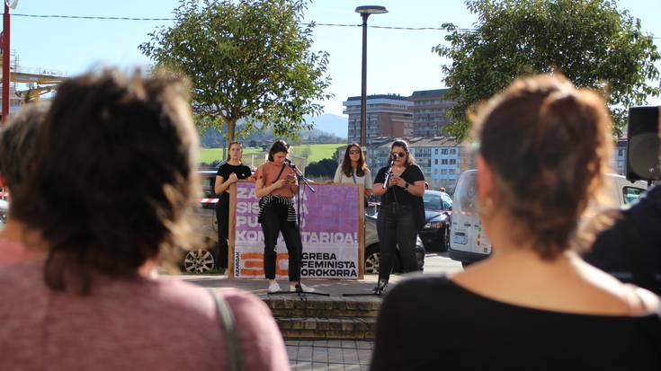 Zaintza eredua eraldatzeko grebara deitu dute Urola Kostako eragile feministek
