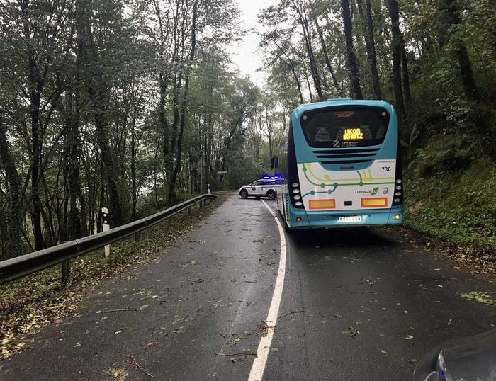 [EGUNERAKETA] Laurgaingo errepidea ireki dute