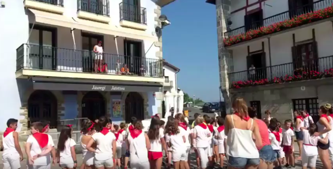 Aiako udalekuetan begirale gisa lan egiteko deialdia zabaldu du udalak