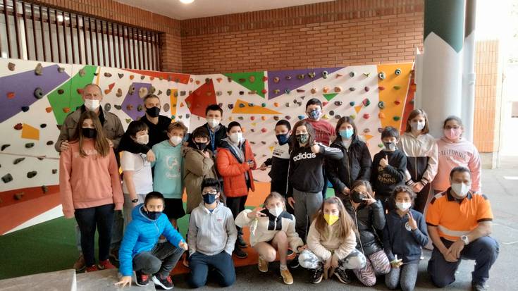 Rokodromoa inauguratu da Zaragueta Herri Eskolan
