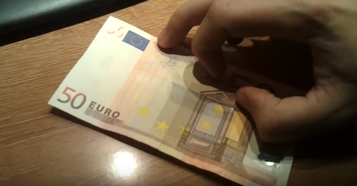 Orioko tabernetan billete faltsuak zabaltzeagatik lagun bat ikertzen ari da Ertzaintza