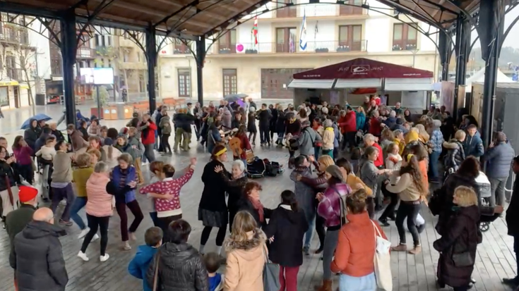Eguraldi goibela alaitzen lagundu dute Escamot catala taldeko kideek