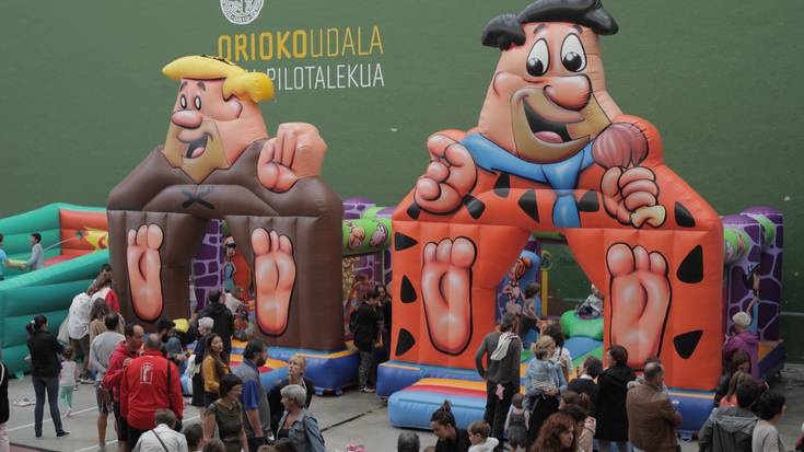 Eguraldi txarra dela eta haurrentzako puzgarriak frontoian izango dira asteazkenean